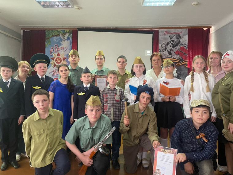 Отчизны славные сыны.